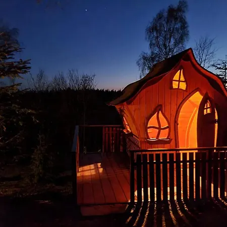 Holiday home Pod Biegunem, Wioska Smerfow Oraz Wzgorze Gargamela