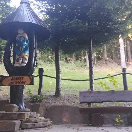 Holiday home Pod Biegunem, Wioska Smerfow Oraz Wzgorze Gargamela *