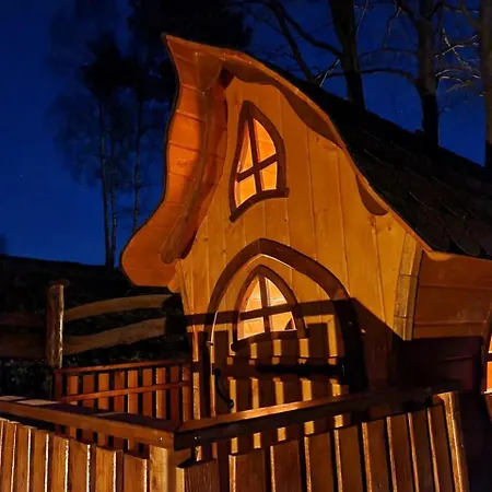 Holiday home Pod Biegunem, Wioska Smerfow Oraz Wzgorze Gargamela *