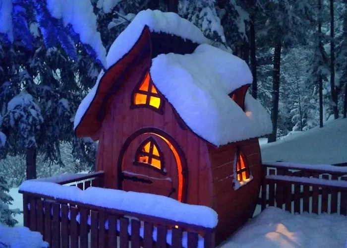 בית נופש Pod Biegunem, Wioska Smerfow Oraz Wzgorze Gargamela *