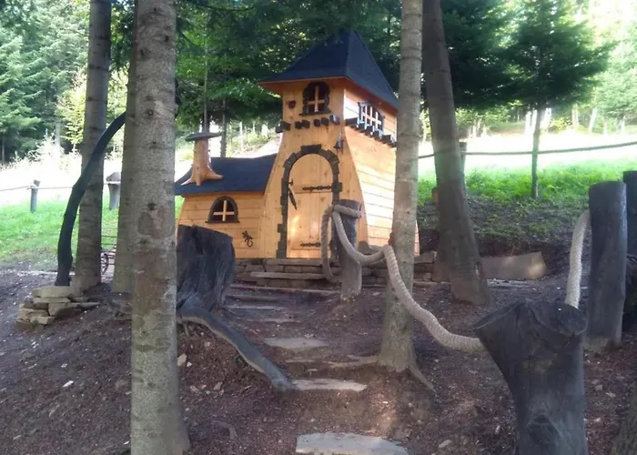 Pod Biegunem, Wioska Smerfów Oraz Wzgórze Gargamela Żywiec